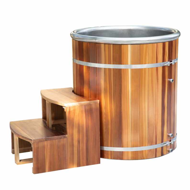 Round Red Cedar Cold Plunge Compact Recovery Tub Round Red Cedar Cold Plunge Compact Recovery Tub